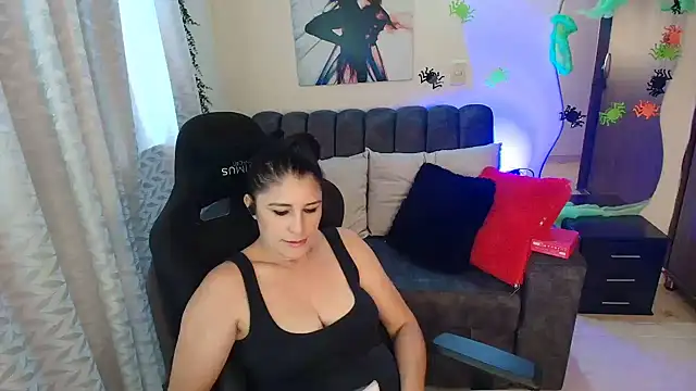 LUCYMILF_SEXY - SQUIRT BIG +CUM FAST⭐❤️💙🤍