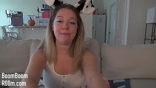 Boomboomr00m - Spit, Spank, Rub + Finger Pussy