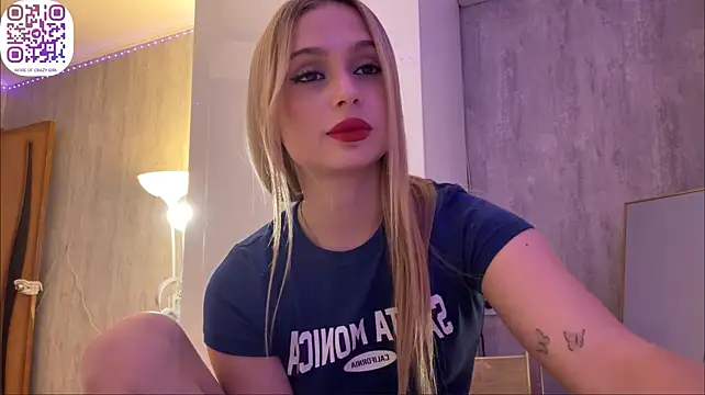 Bad_k1ty - eye contact + tease with hair