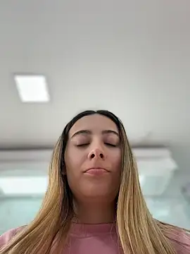Kloe__t18 - Rife dildo in the bathroom of gym