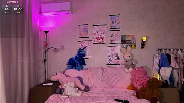 Fluttershyyy - show naked ass quickly