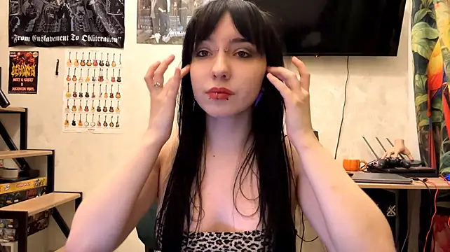 Nixelle - suck fingers close up