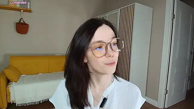 Janevelle - show under skirt