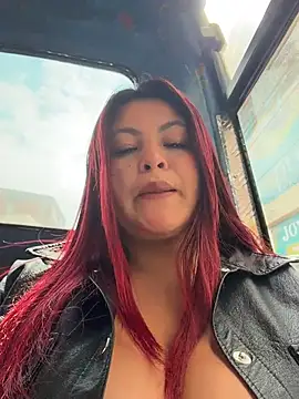 Lia-Moon77 - Show tits hard clamps 😈🎁 king