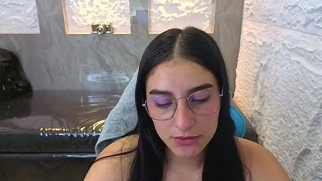 Nyx_kitty_a - oil show on the tits