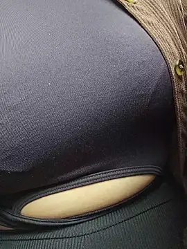 Amanita_25 - Clamps my tits ❤️