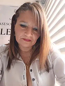 KAREN--03 - Play pussy in the work