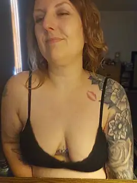 TattedMamaXOXO - Bra off