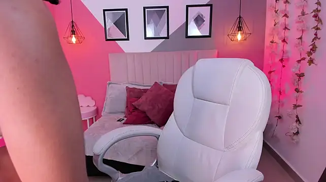 Naostar - Show ass and spank 🍑