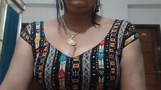 Maisa-130 - boobs show