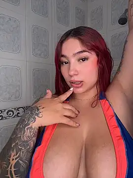 Ariadna_sc - take a shower with boobs out