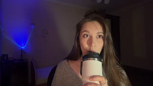 CortneyMontaluo - Lips close cam and bite my finger