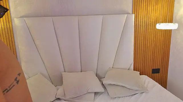 Mia_mml - pinch nipples