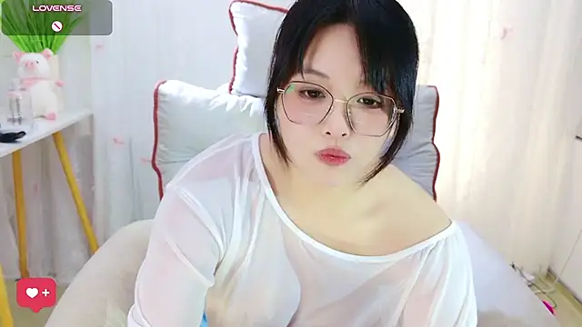 QiQi-Big - m腿手指抚摸小穴
