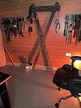 Yey_bdsm - saliva on my tits!