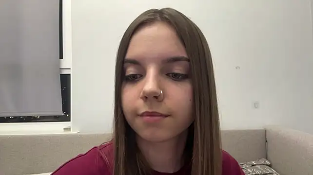LisaPorse - show feet + cute wink