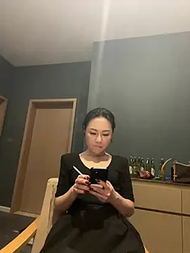 Eva10069 - 跟朋友出门旅游，酒店🏨家庭房勾引朋友老公