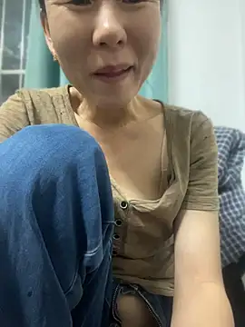 Li61316 - 完成目莉莉在窗台上尿尿！有哥哥会支持的吗？
