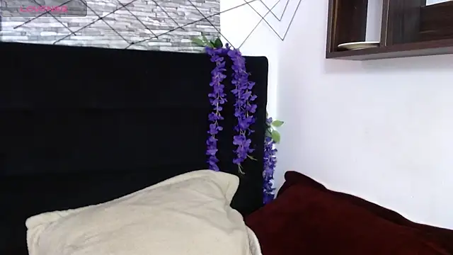 Darkbluegp - Inserting two fingers deep inside pussy