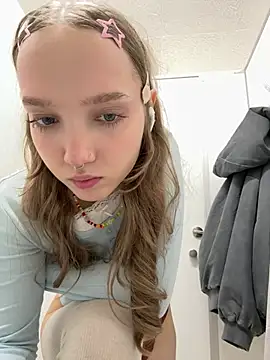 Bambi_lu - risk! lower panties while door open 60s!
