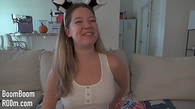 Boomboomr00m - Spit, Spank, Rub + Finger Pussy