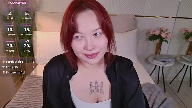 Katie_Ray - teasing you with a sexy pose 😉