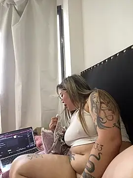 Lindalatina2001 - TETAS LIBRES+FUSTA