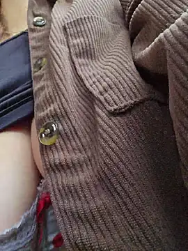 Amanita_25 - Clamps my tits ❤️