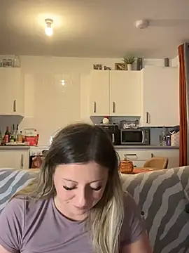 Poppyshaw_ - Boobs out 5 mins 🔥