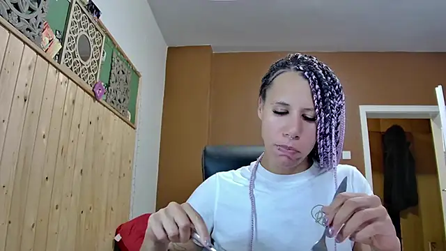 AaliyahHarris - outfit change