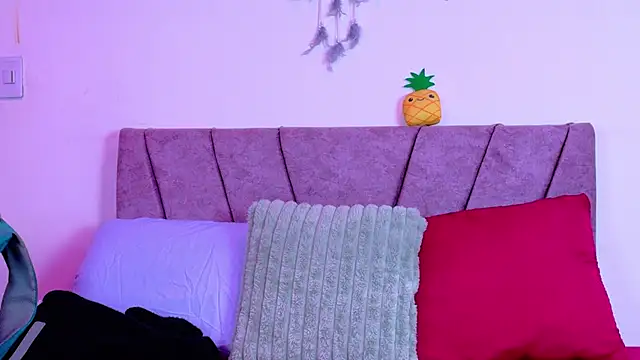 NahomyEvans - my sexy tits bounce