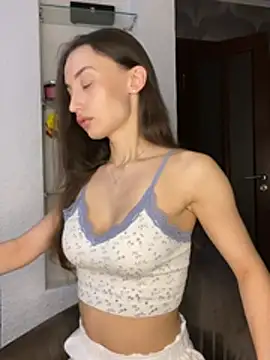 Polli_Kiss - Clamp on the clitoris + oil on the pussy