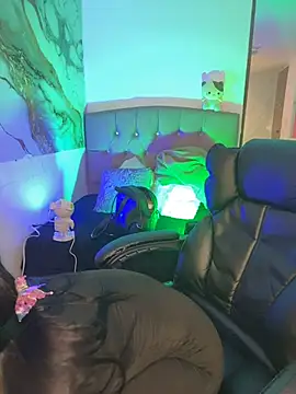 Ady_18 - suck dildo very horny