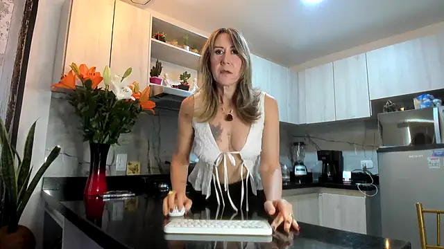 Ashleymilf_1 - show titt