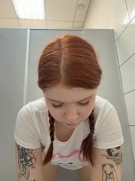 Freaky__Nikki - put lush right on my clit to feel buzzzz