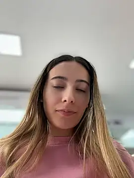Kloe__t18 - Rife dildo in the bathroom of gym