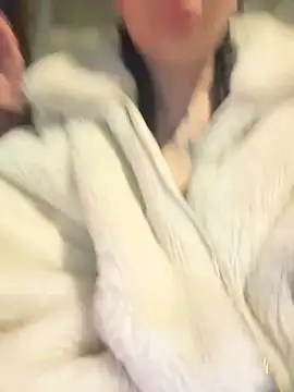 Babydolll - SOPHIE MASSAGE PUSSY AMELIA IN PUBLIC🚃