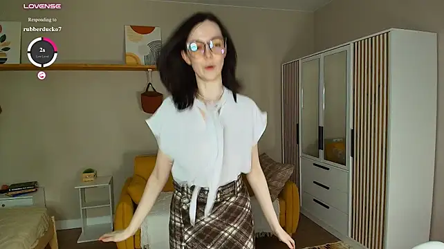 Janevelle - show under skirt