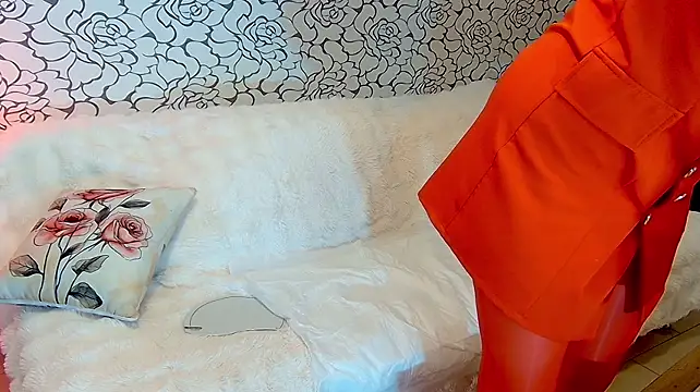 KimPolloc - Upskirt cam on floor