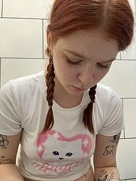 Freaky__Nikki - slap my naked pussy + spit on tits