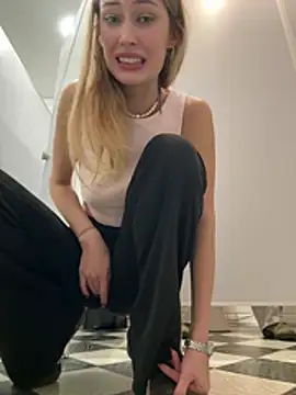 Blonde_exe - open door+shake boobs mens wc