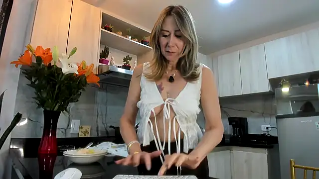 Ashleymilf_1 - Sexi Massage to your cock