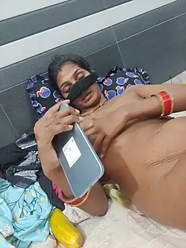 V_Hot_Sonam