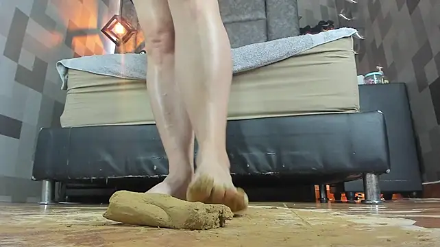 Scarlett_Barnes - My Lush between my fingers x 1 min🦶🌶️