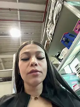 Alyshanon18 - BOOBS OUT IN STORE💦