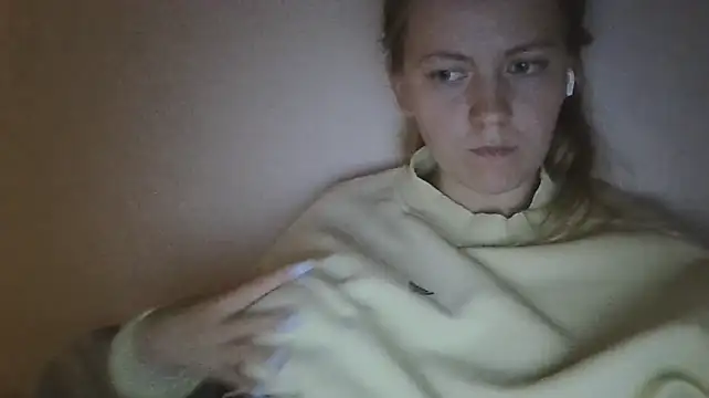 LarissaTewes - Squeeze my boobs under clothes