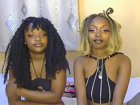 PetiteDoll - kiss ass