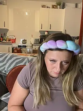 Poppyshaw_ - Boobs out 5 mins 🔥