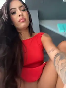 MystiqueXXX - FINGERING PUSSY IN PUBLIC! 😈