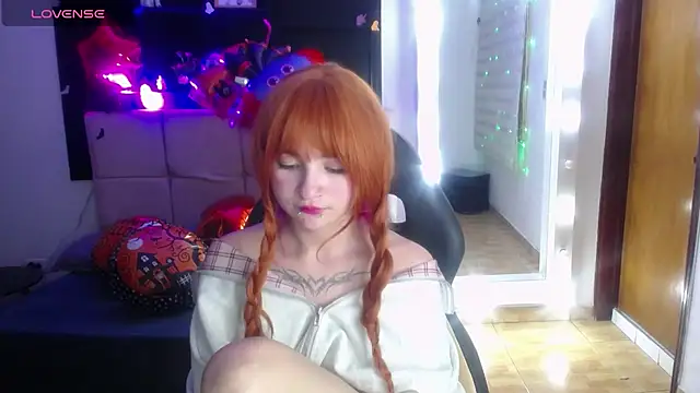 _Charlotte_Collins_ - show my tits